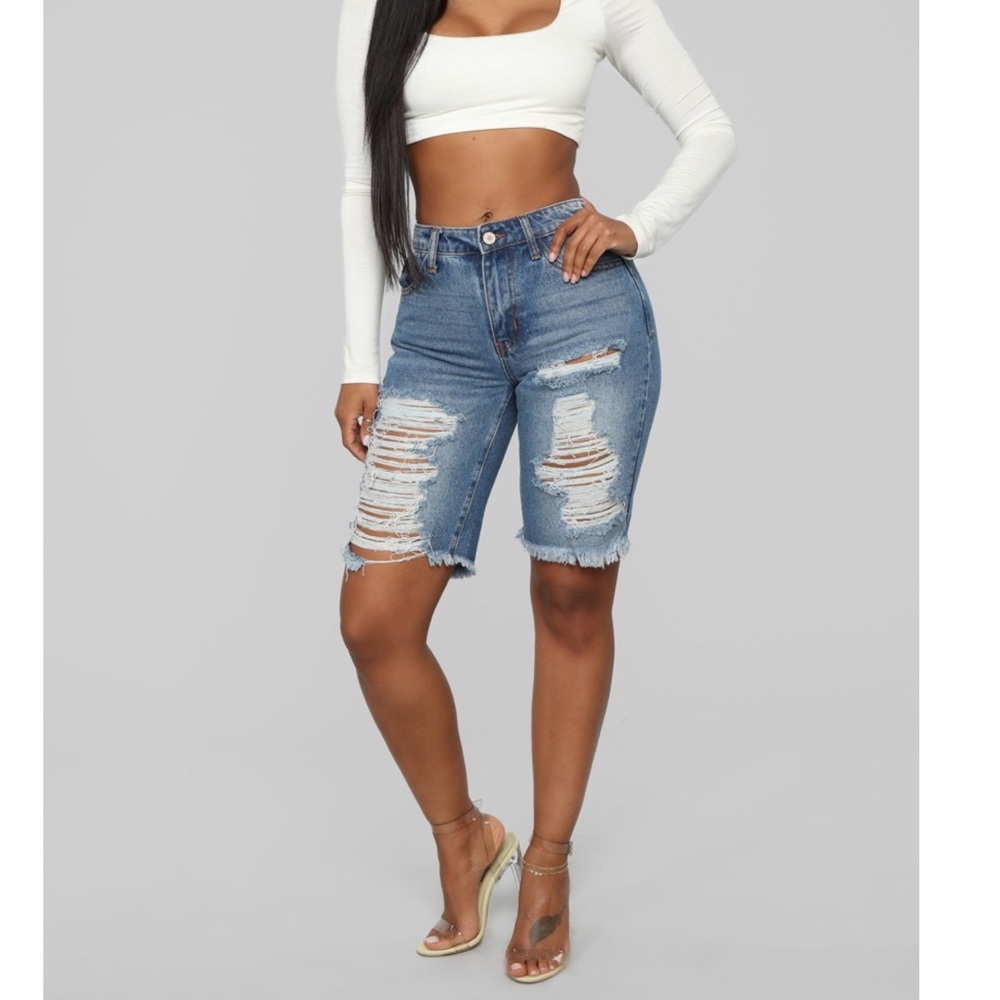 Fashion Nova Distress Denim Bermudas Short